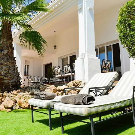 Bendex Costa Del Sol إِستيبونا